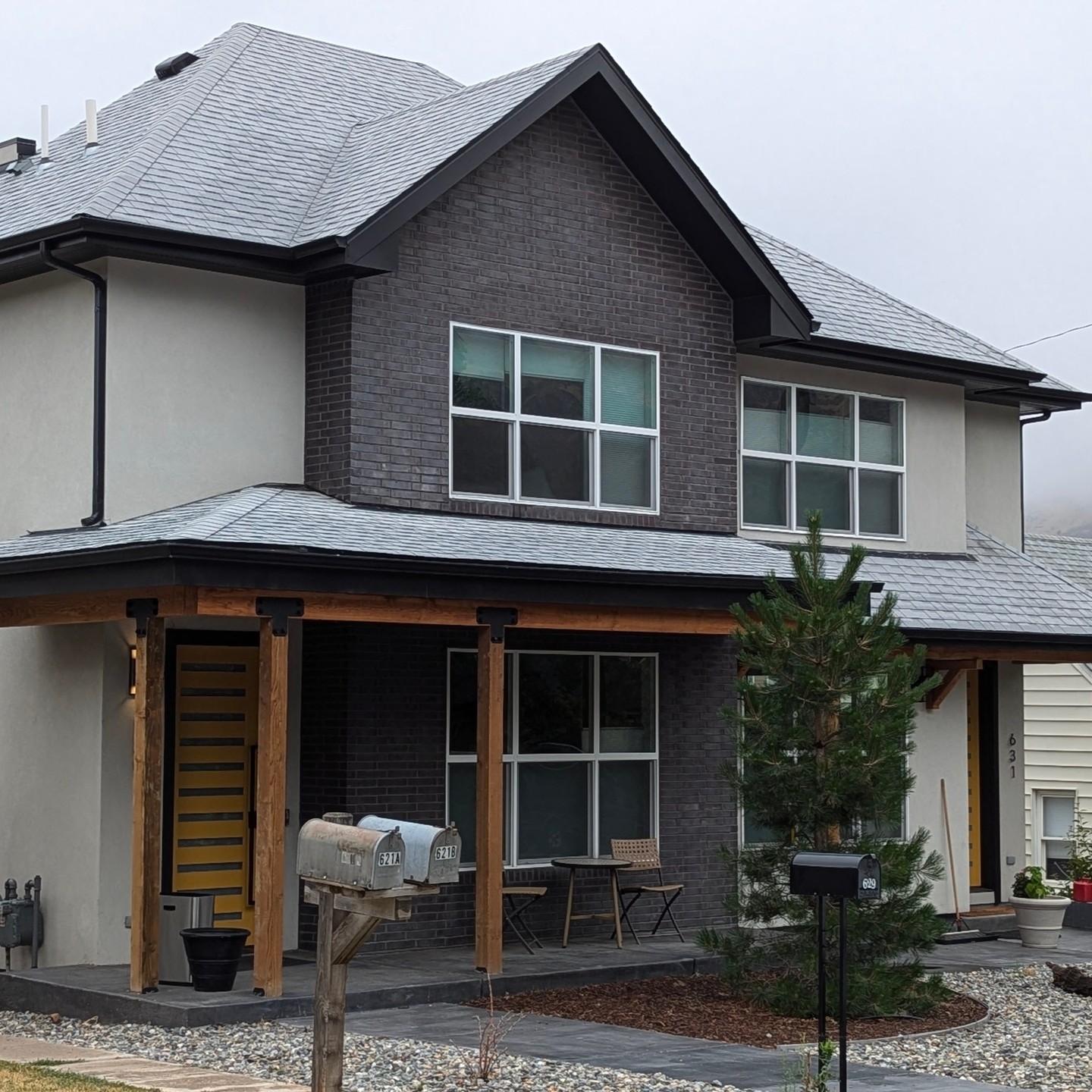 Happened by one of our Golden, CO duplex projects today. Looking good on this foggy morning.

 @architect #custom #custom #attachedhousing #Denver #golden