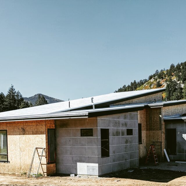 Varied roof pitches and volumes help define space inside this mountain cabin retreat.

#architect #mountainhomes #cabins #Conifer #evergreen #colorado